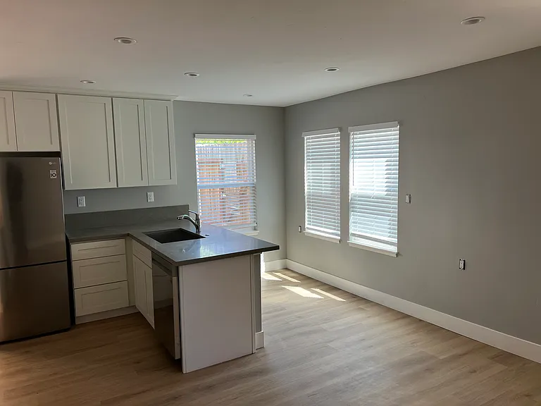 4035 V St #B — Photo 7