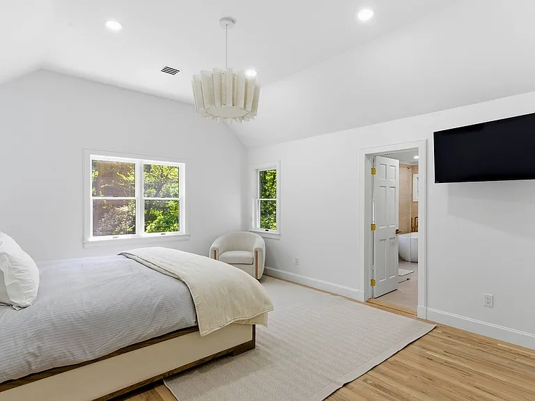 31 Tredwell Ln — Photo 15