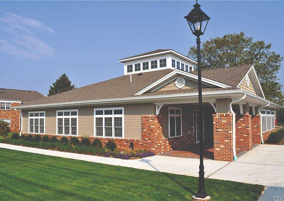 90 Westwood Dr Westbury NY Zillow