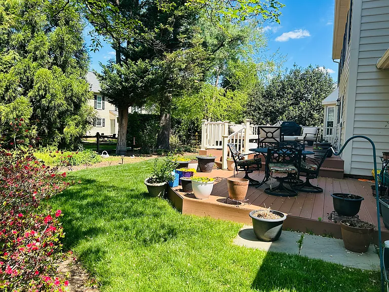 16 Hollyberry Ct — Photo 3