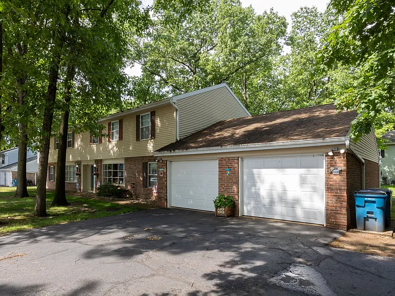 Maple Lane Apartments — Photo 12