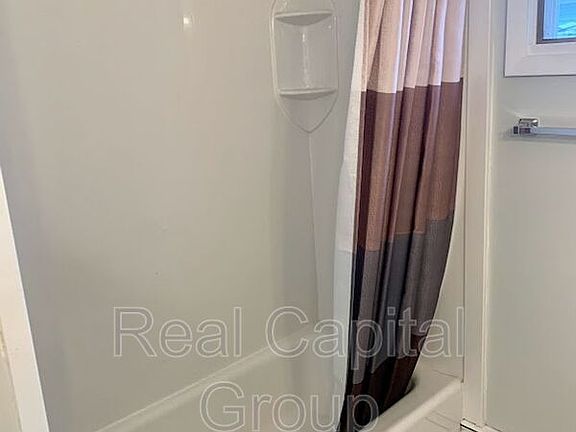3rd image of 33 Panama Ln