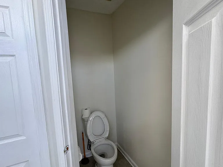 504 Thames Cir — Photo 24