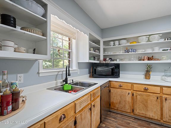 3rd image of 6858 Whippoorwill Rd