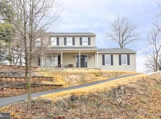 27 Golfview Ln, Reading, PA 19606