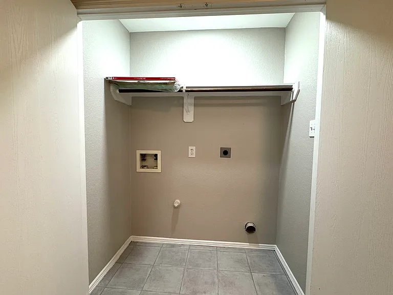 24127 Bar Kay Ln — Photo 12