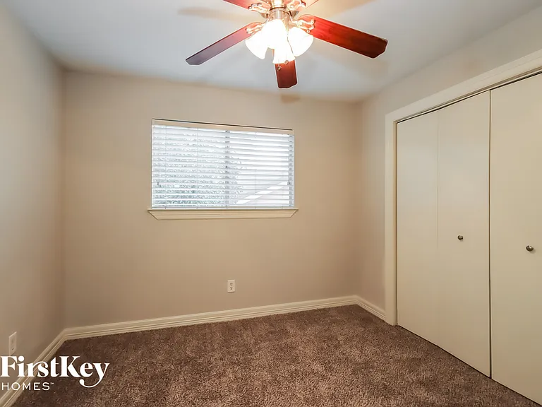3210 Lake Stream Dr — Photo 12