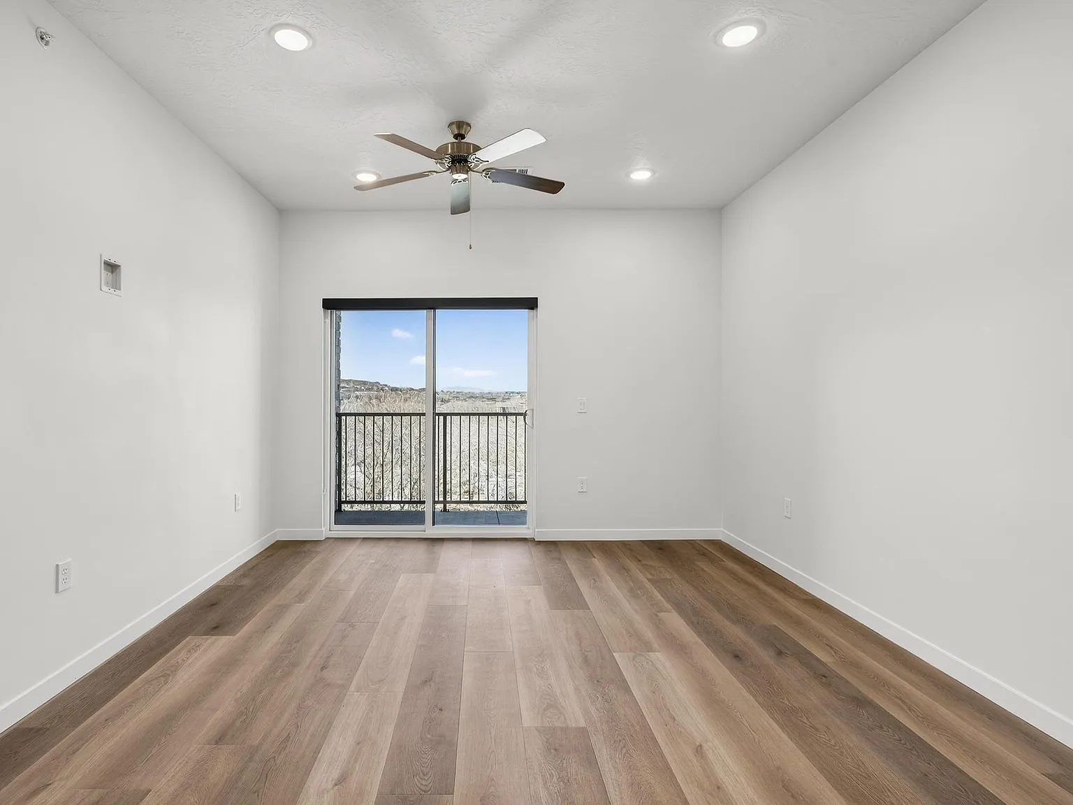 Mountain View Apartments - B-104 — Photo 2