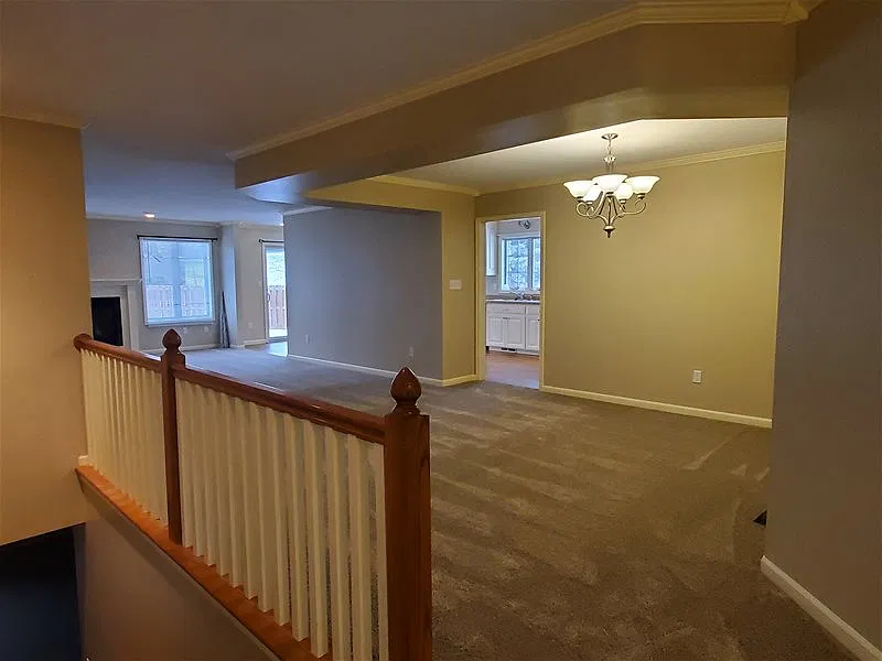 3 bed, 3.0 bath, 3000 sqft, $2,300 — Photo 2