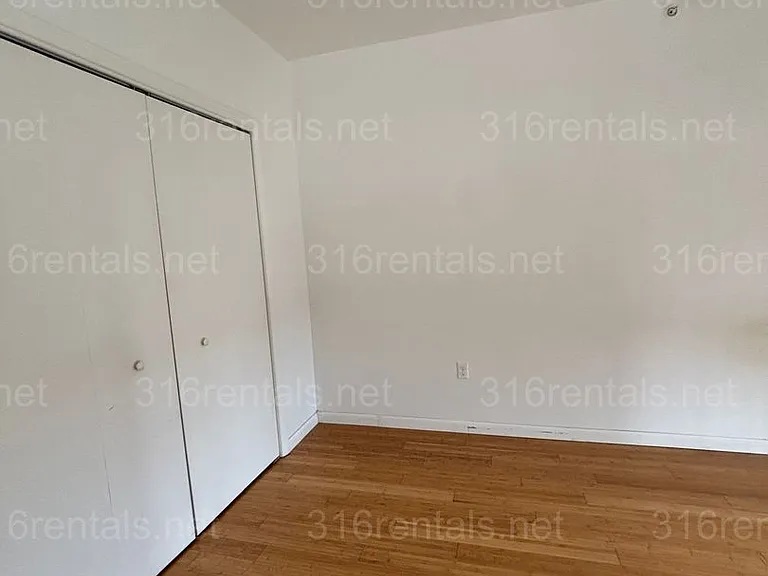 Opera House Apartments — Photo 4