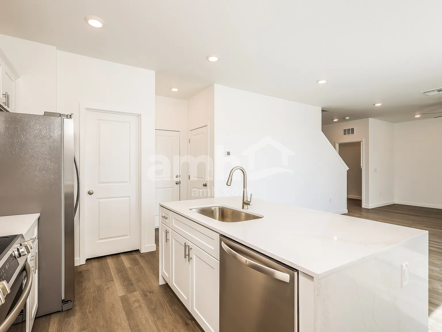 4 bed, 2.5 bath, 1784 sqft, $2,525 — Photo 3