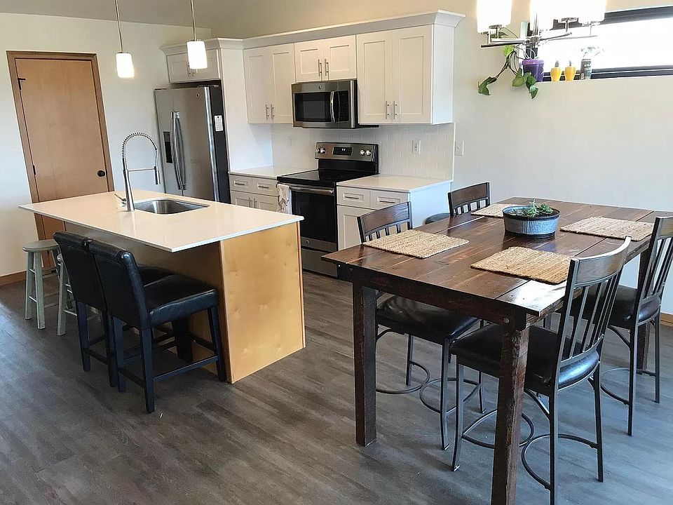 2nd image of 1112 E 4th St #1112