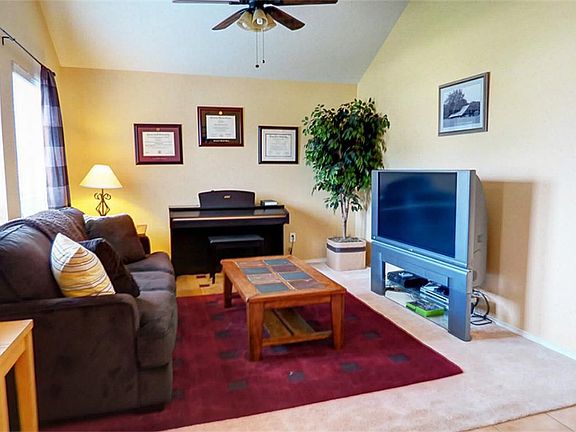3rd image of 1311 Colonial Manor Dr