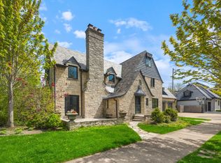 6243 N Sauganash Ave, Chicago, IL 60646