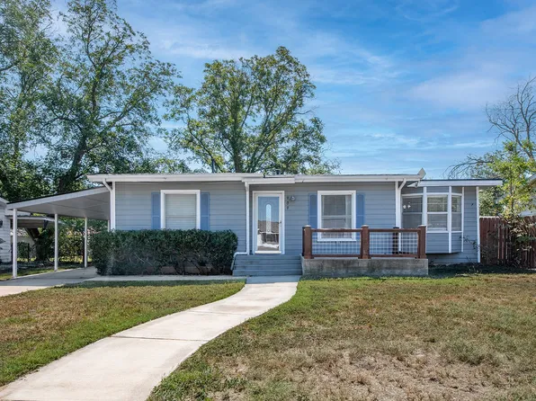 909 Calcutta St, Brady, TX 76825
