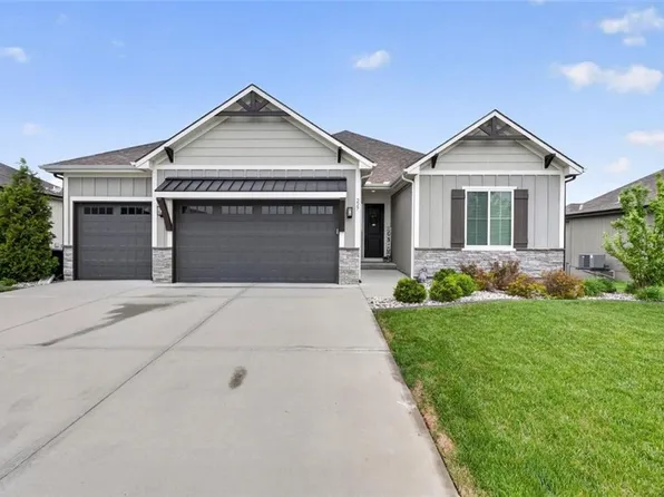 227 SW Eagles Ridge Dr, Blue Springs, MO 64014