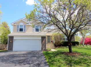 1168 Westport Rdg, Crystal Lake, IL 60014
