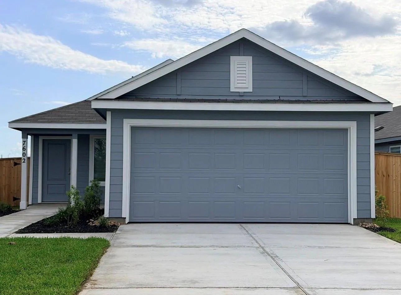 3 bed, 2.0 bath, 1411 sqft, $2,000 — Photo 1