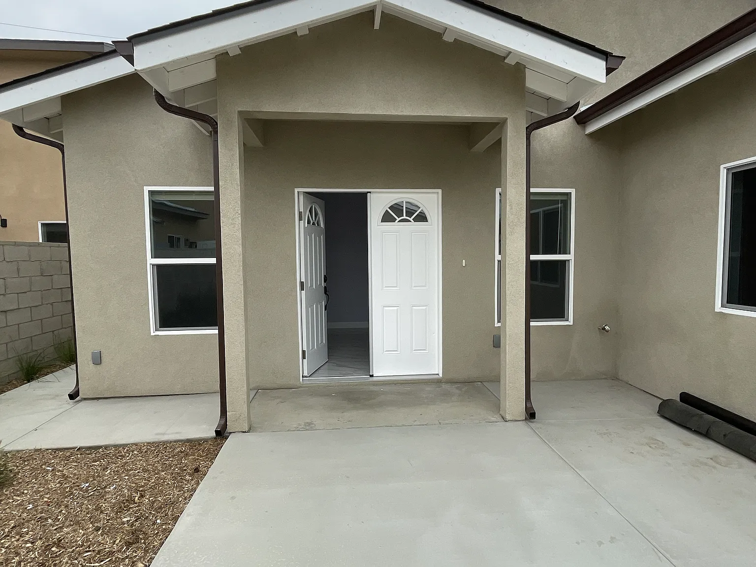 3 bed, 1160 sqft, $3,900 — Photo 2