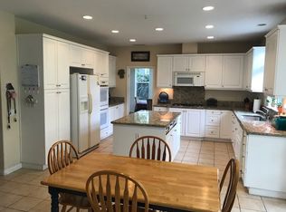 211 Knoll Ridge Rd, Simi Valley, CA 93065