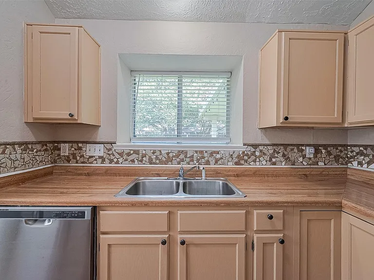 6907 Yardley Dr — Photo 12