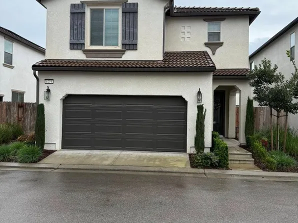 6219 E Sasha Dr, Fresno, CA 93727