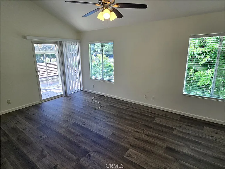 25317 Avenida Ronada — Photo 26