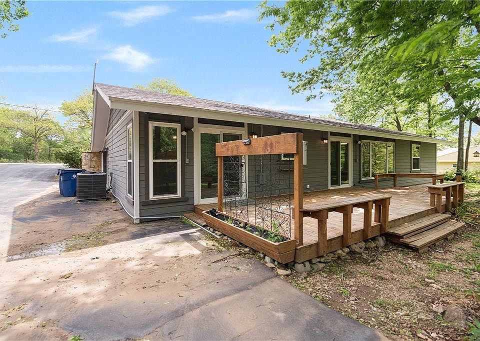 1st image of 106 Oak Hills Dr