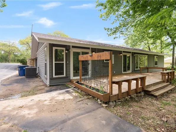 106 Oak Hills Dr, Coffeyville, KS 67337