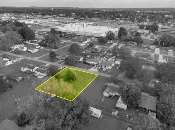 211 W Grand Ave, Muscle Shoals, AL 35661