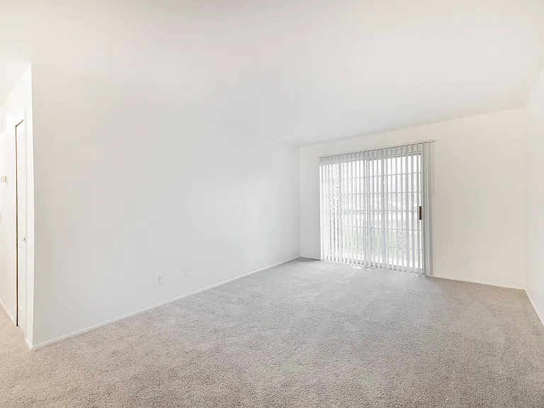 Knollwood Village Apartments — Photo 23