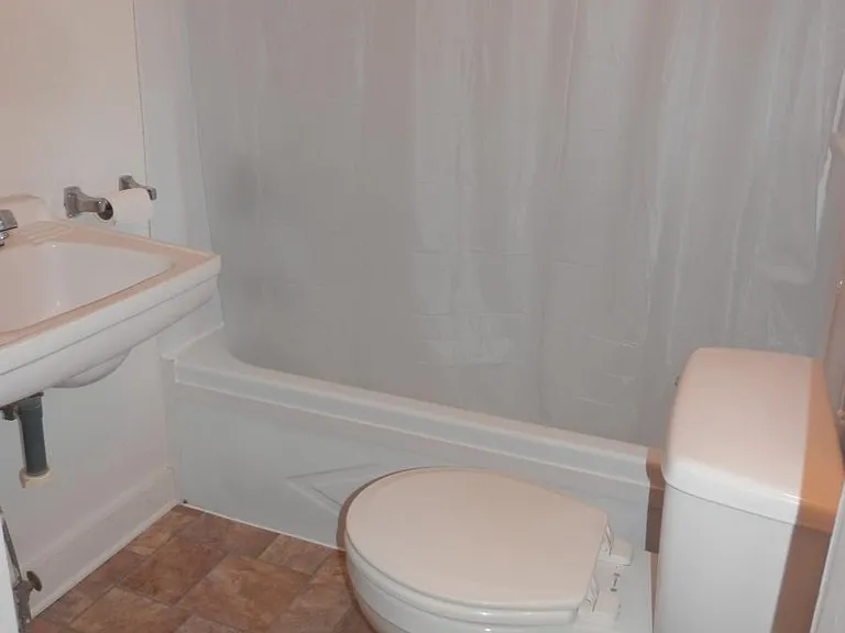 122 Avalon Ave — Photo 9