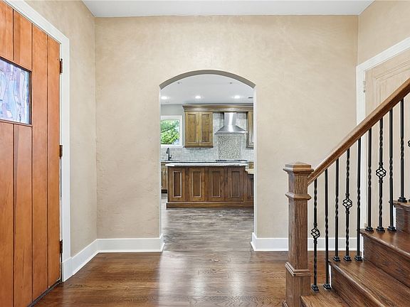 4th image of 182 Inglewood Dr