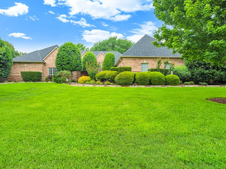 360 Highland Oaks Cir — Photo 2
