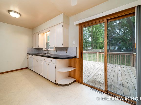 5th image of 124 47th St SE