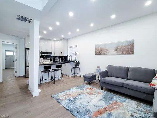 78 Hillyard St, Hamilton, ON L8L 6B4