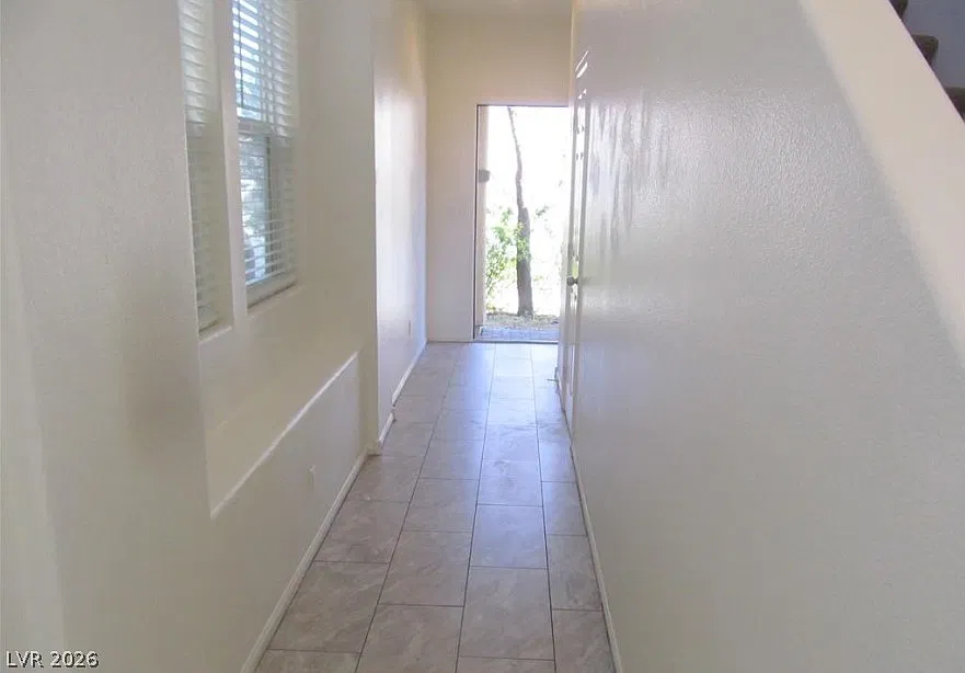 3 bed, 2.5 bath, 1768 sqft, $2,100 — Photo 2