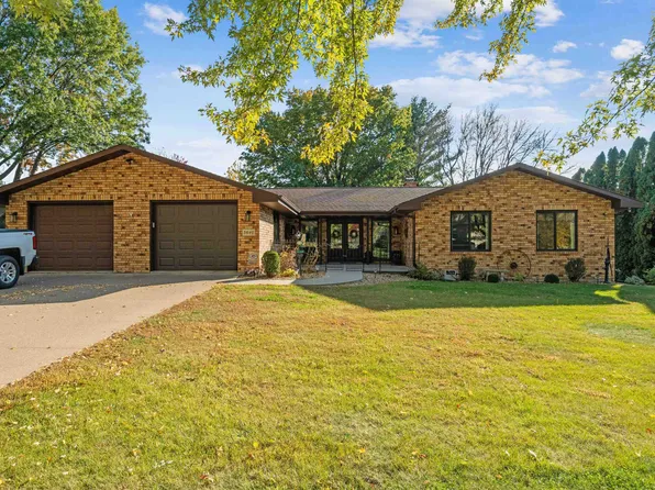 3640 Seville Dr, Dubuque, IA 52002