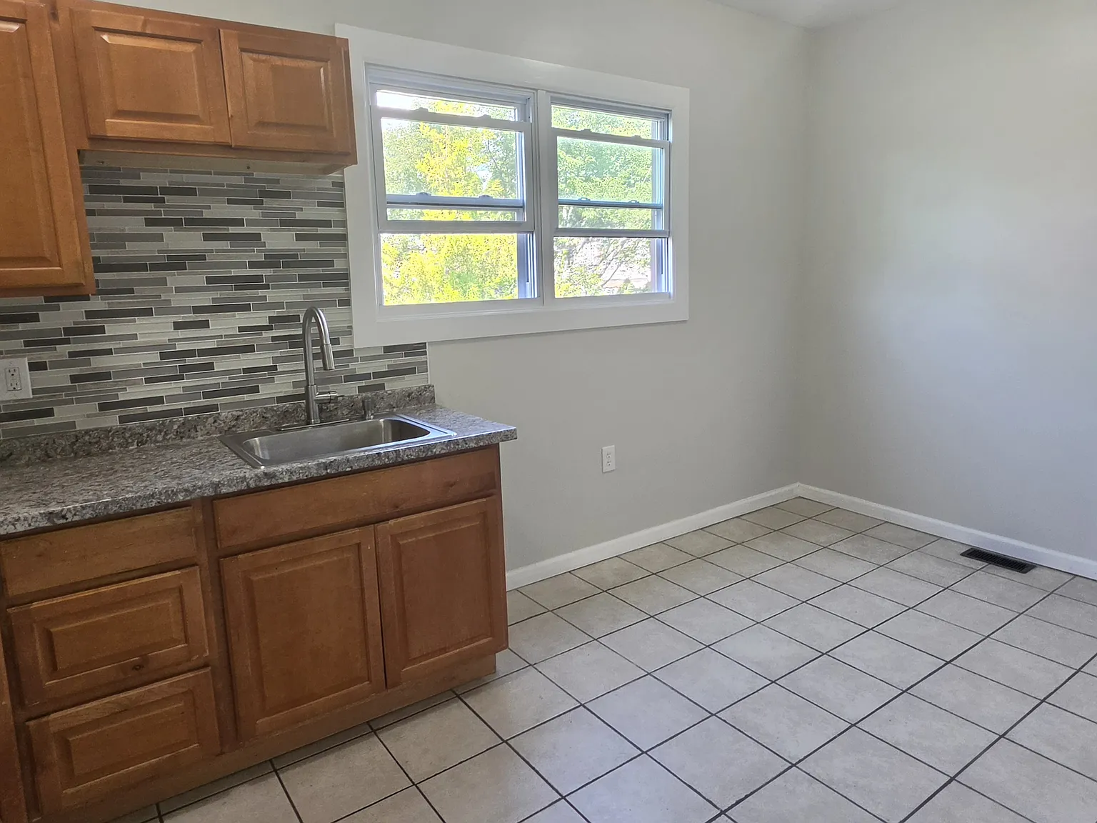 2 bed, 1100 sqft, $2,250 — Photo 3