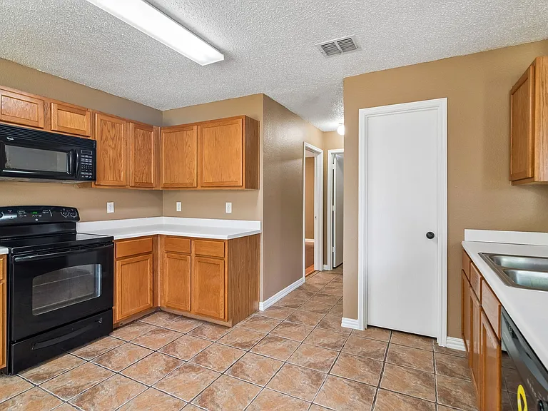 2232 Chestnut Dr — Photo 9