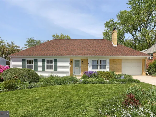 16 Round Hill Rd, Camp Hill, PA 17011