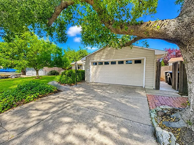 4549 Lippi Pkwy — Photo 3
