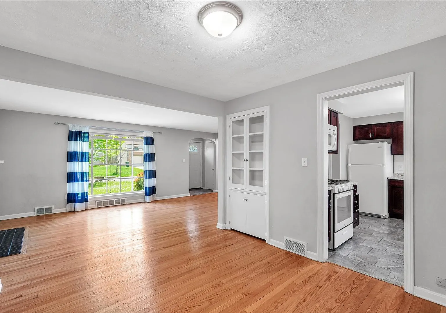 1130 Haselton Road — Photo 3