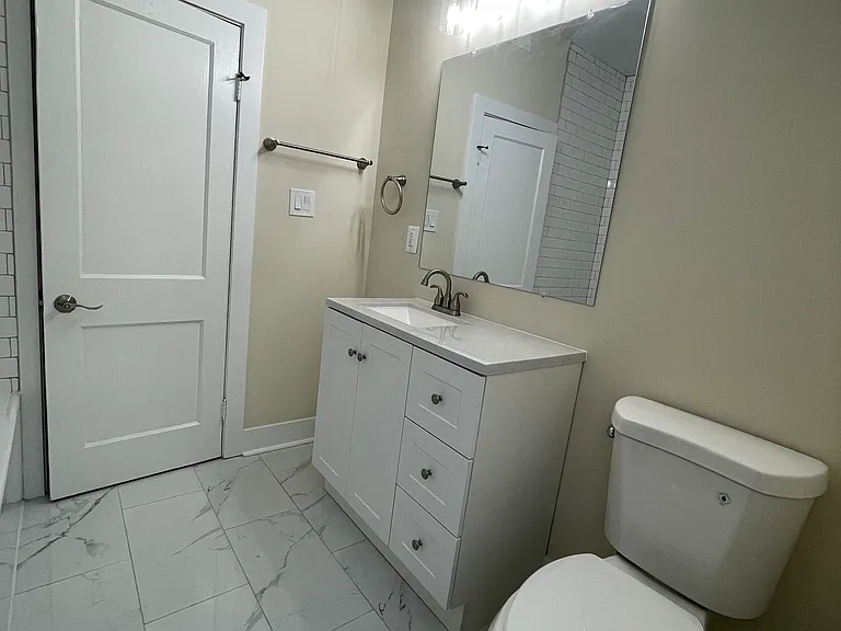 Upstairs full bathroom