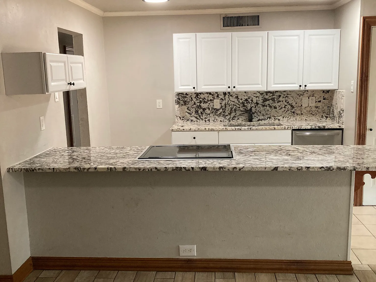 3 bed, 1350 sqft, $2,200 — Photo 4