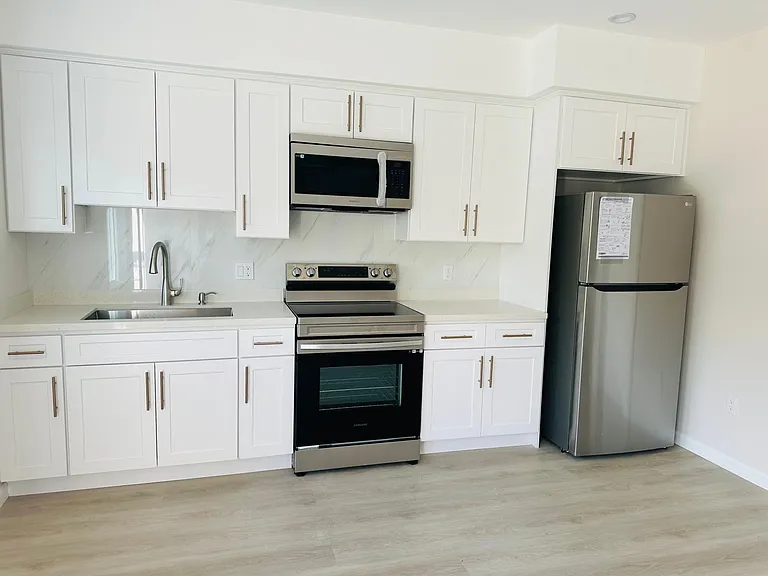 711 N Jackson St #B — Photo 1