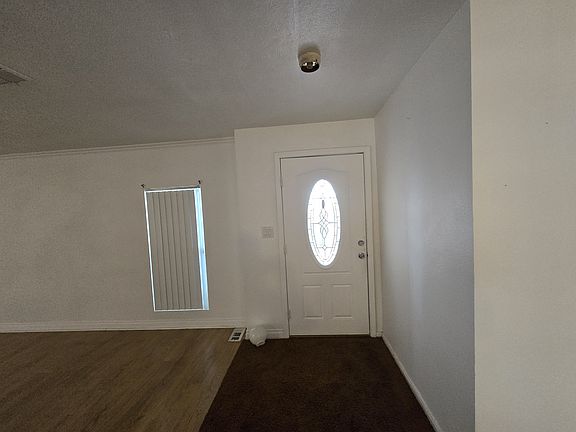 3rd image of 885 S Lyon Ave