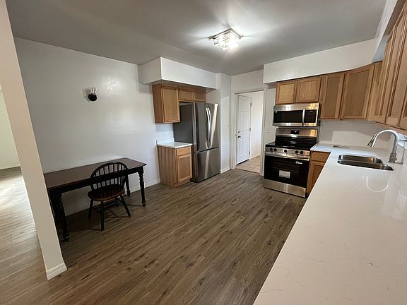 5th image of 301 Carlyle Blvd