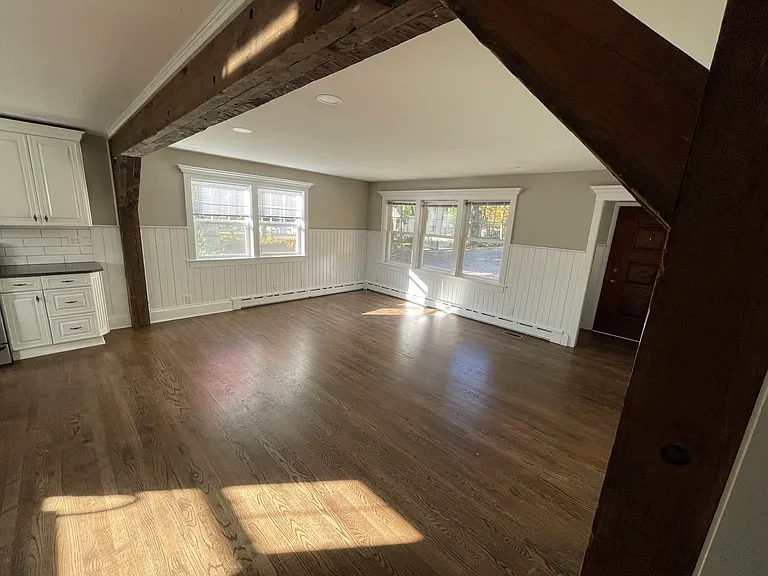 425 N Gates St — Photo 6