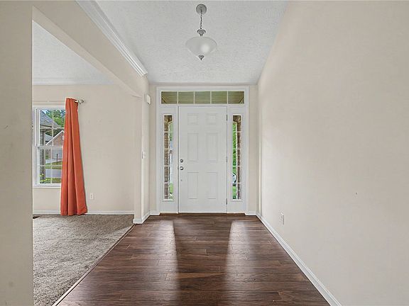 3rd image of 35 Louise Dr